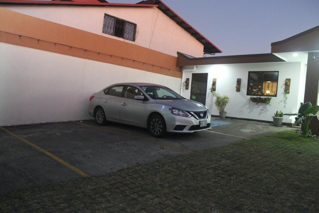 Berlor Airport Inn Rio Segundo Exterior photo