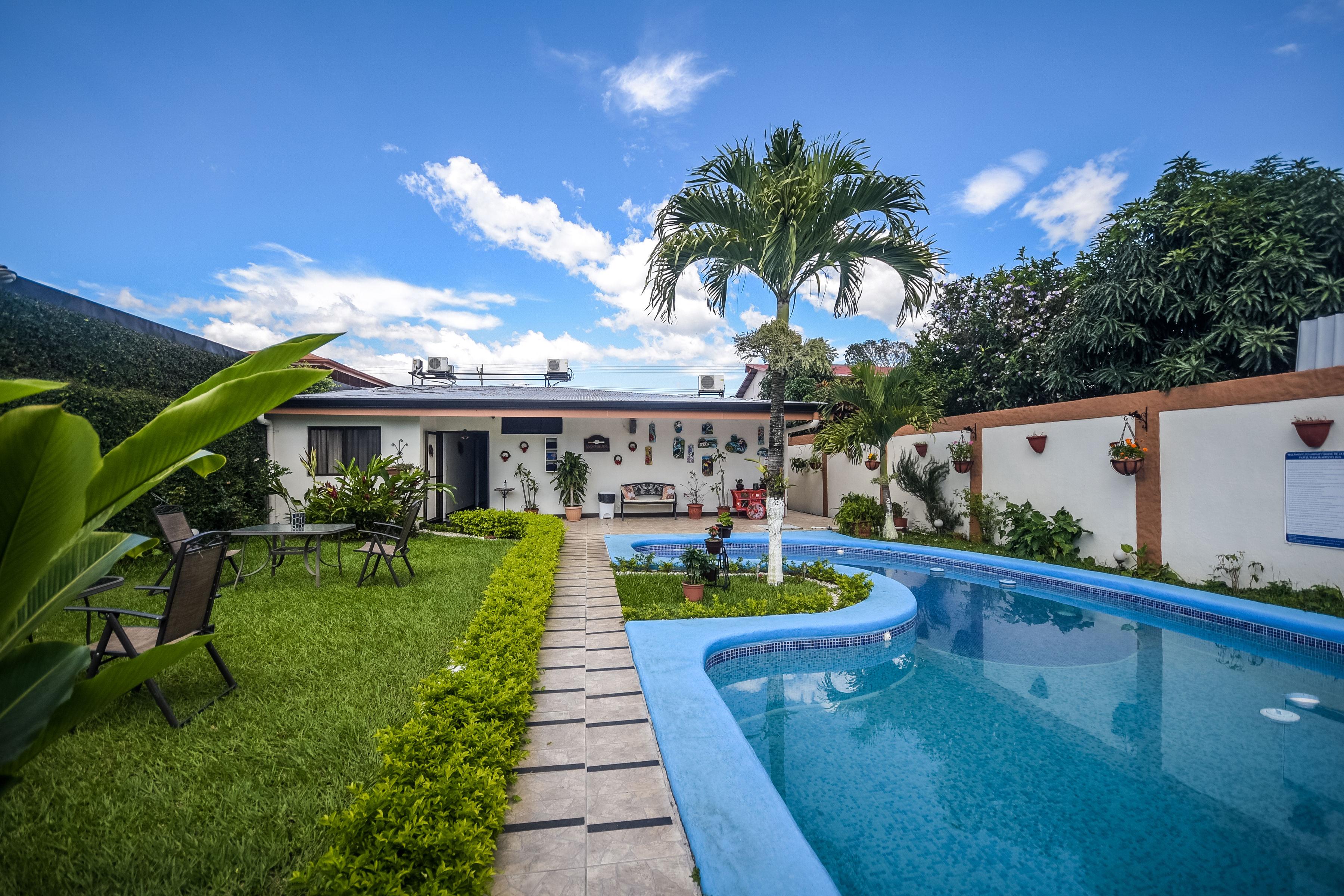 Berlor Airport Inn Rio Segundo Exterior photo