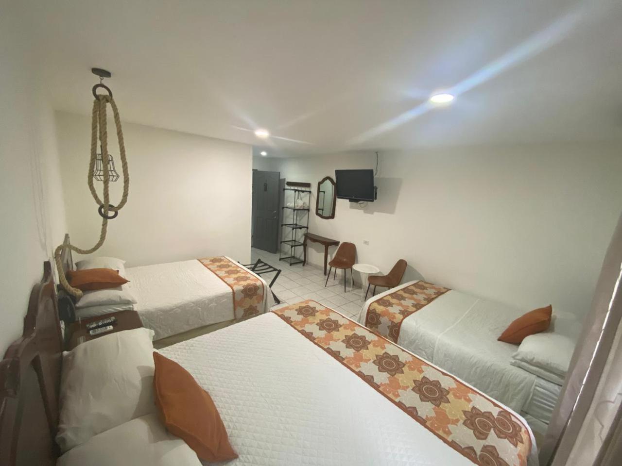 Berlor Airport Inn Rio Segundo Room photo
