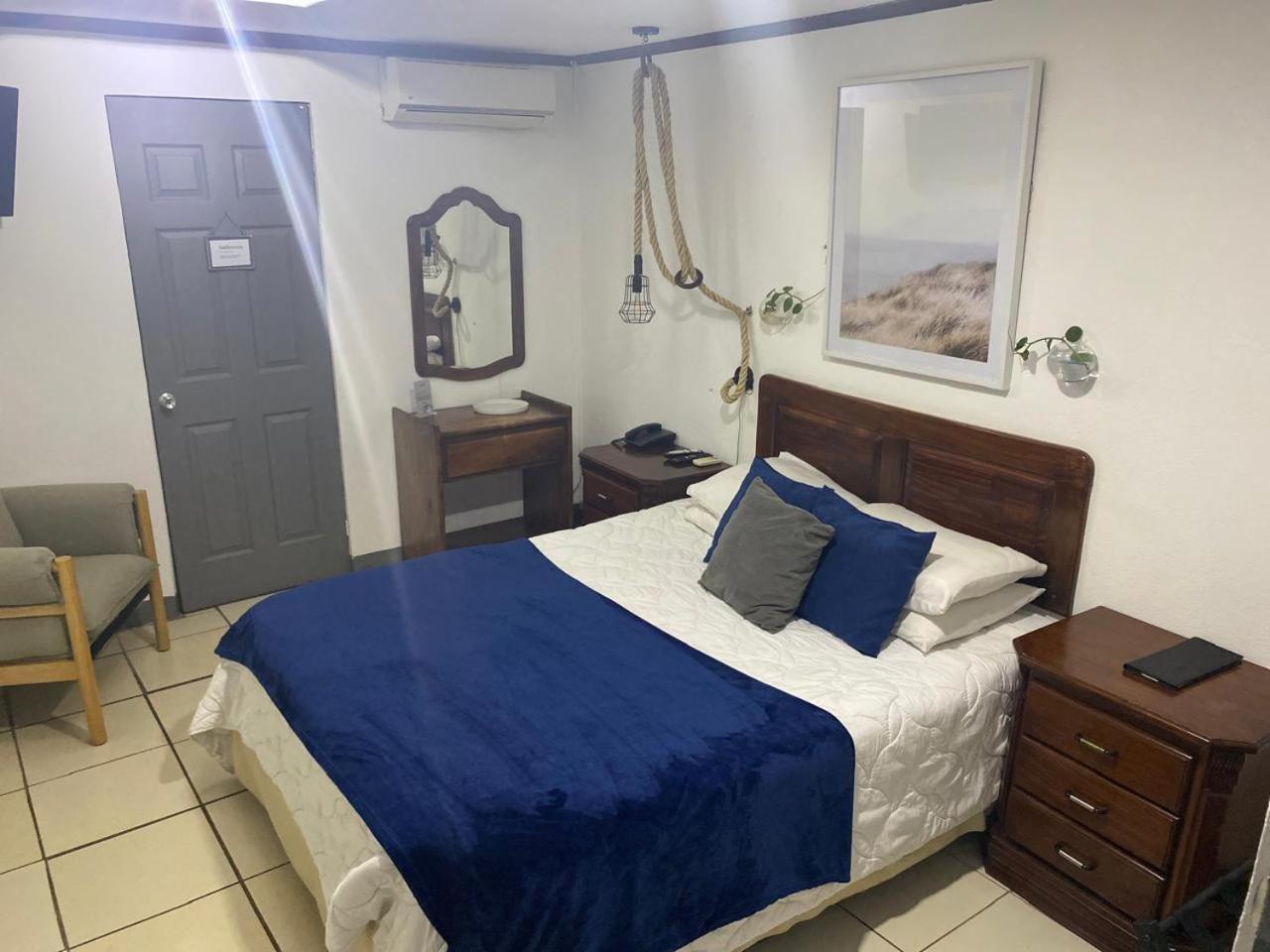 Berlor Airport Inn Rio Segundo Room photo