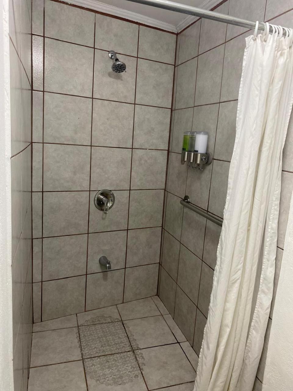 Berlor Airport Inn Rio Segundo Room photo
